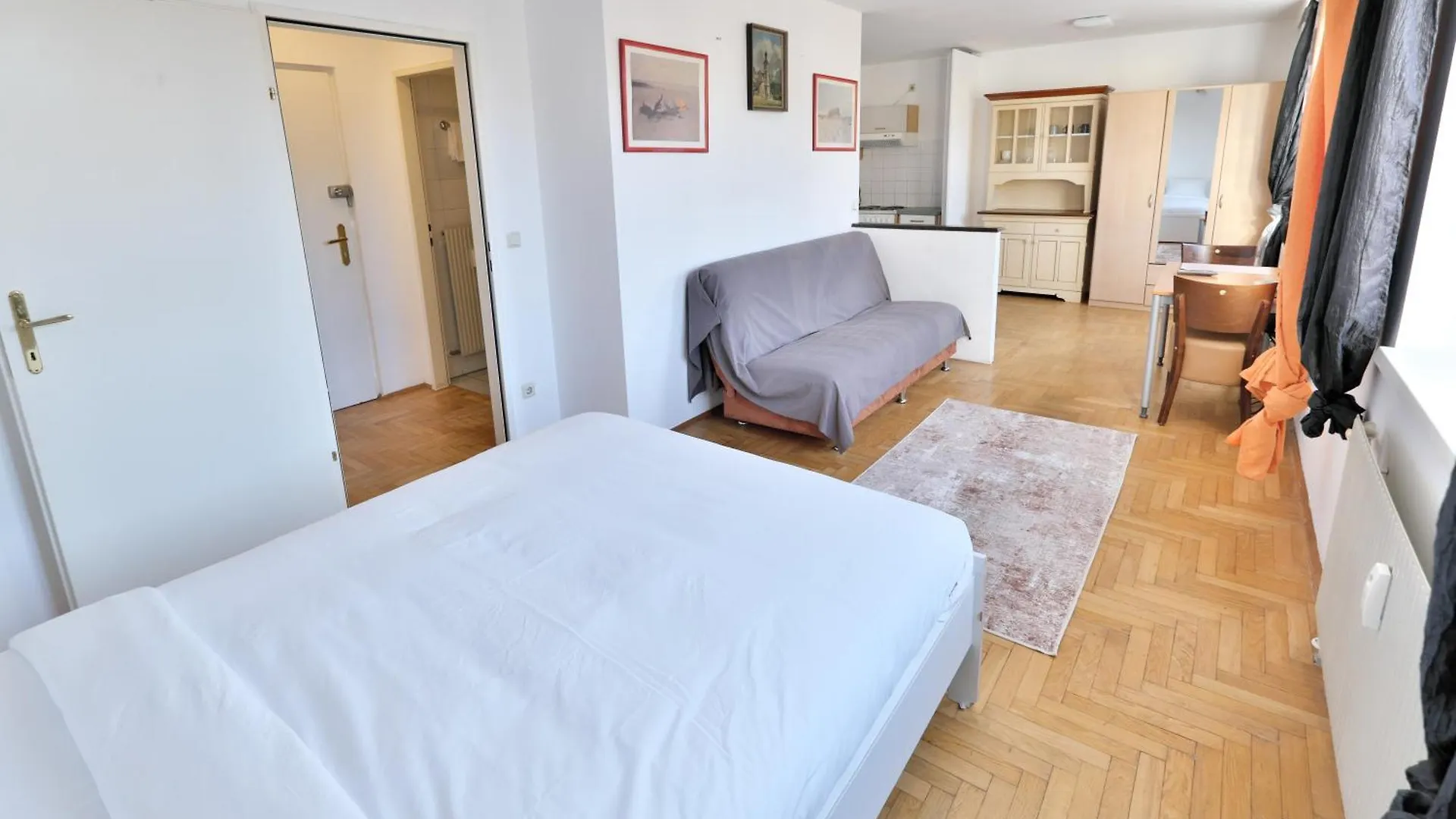Schoenbrunn Apartment Wien 0*,  Österreich