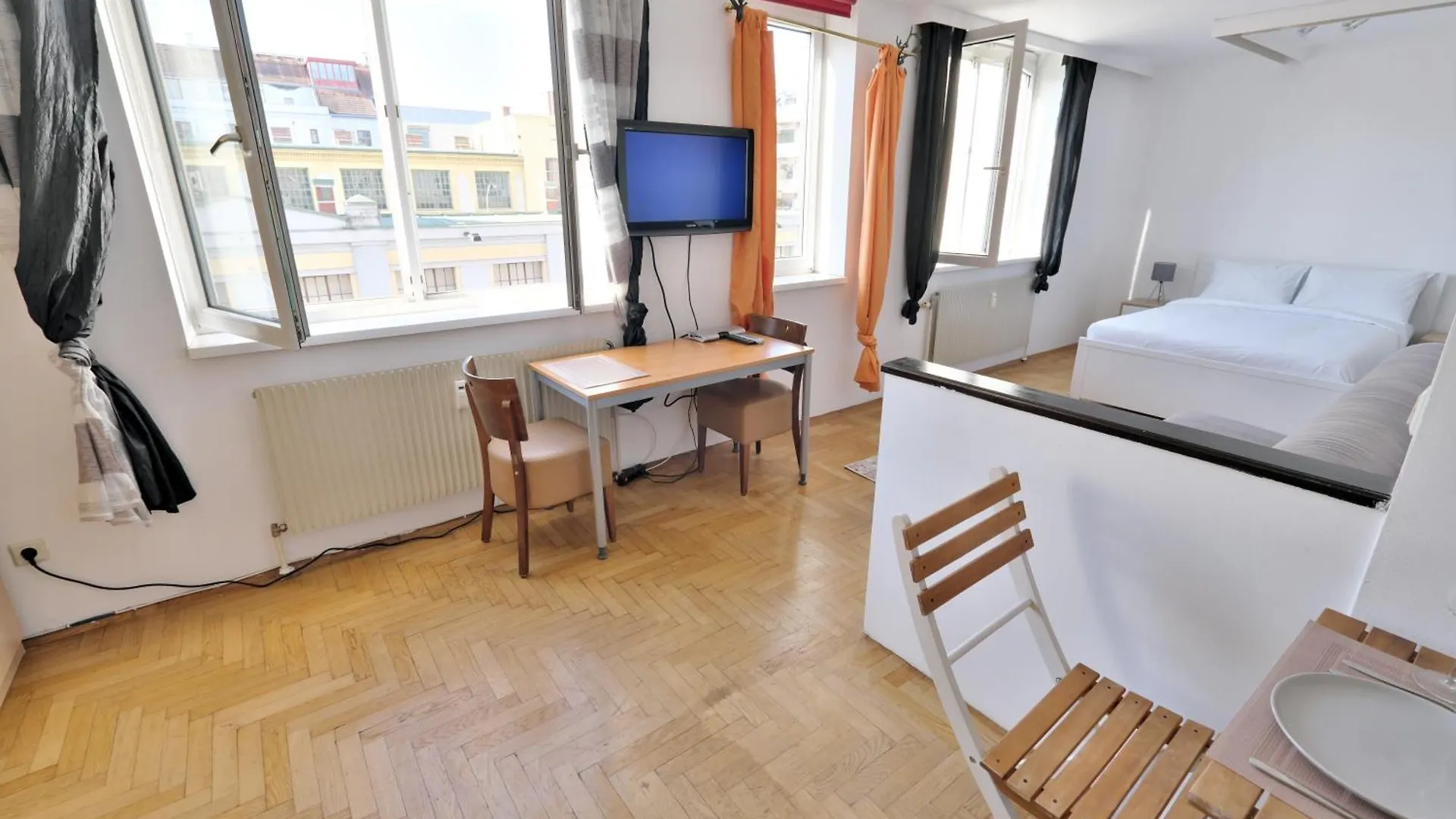 Schoenbrunn Apartment contacts